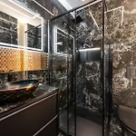 Black Luxury كاتوفيتسه