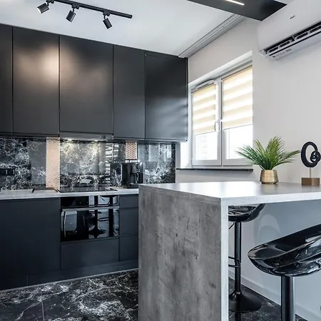 Black Luxury Apartment *